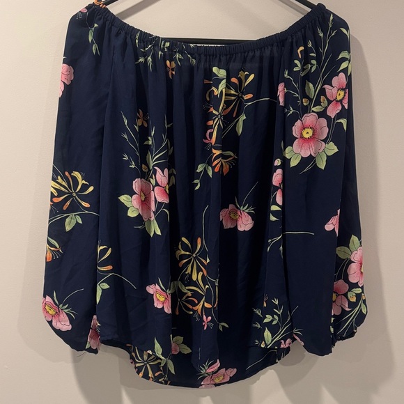 GAP Tops - GAP Navy Skirt with Floral Design